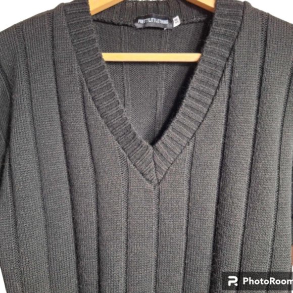 Pretty Little Thing Black Knit Ribbed V-Neck Long Sleeve Sweater Size Small - Picture 2 of 8